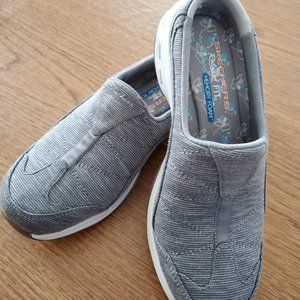 Skechers Relaxed Fit Air Cooled Memory Foam Size 6